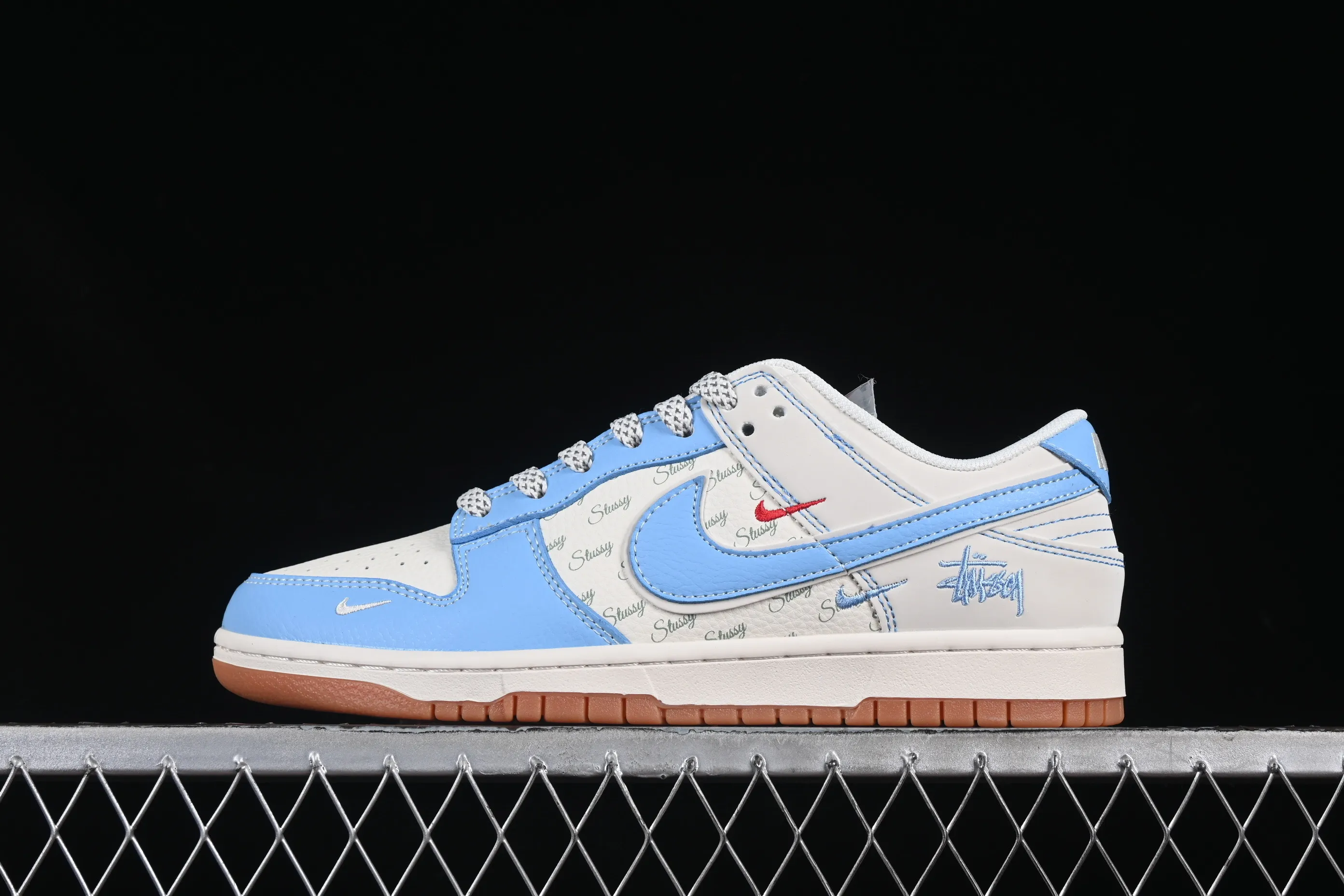All categories Nk SB Dunk Series Nk SB Dunk Low High-end customized low-top sneakers Nike SB Dunk Low Stusi co-branded raw rubber sky blue low-top casual sports skateboard shoes XS6089-530